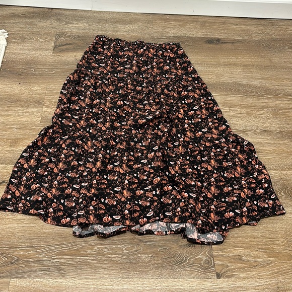 SO Dresses & Skirts - SO Floral Skirt
